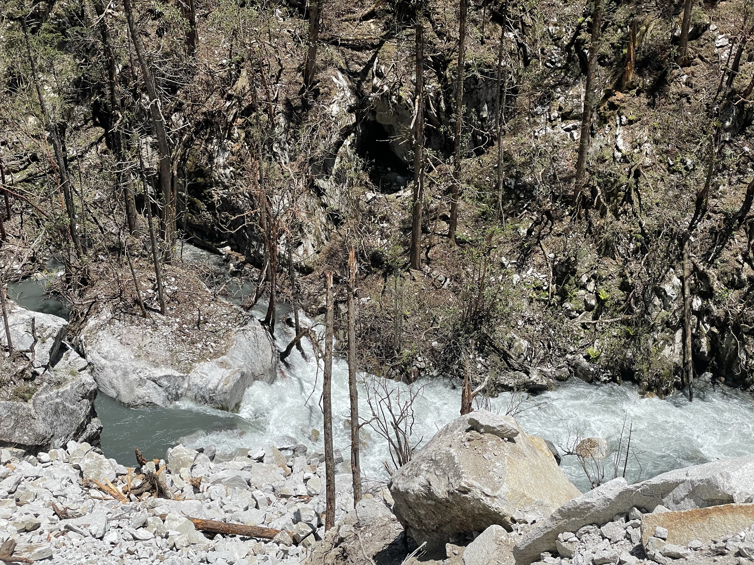 Terrain en route to Mago